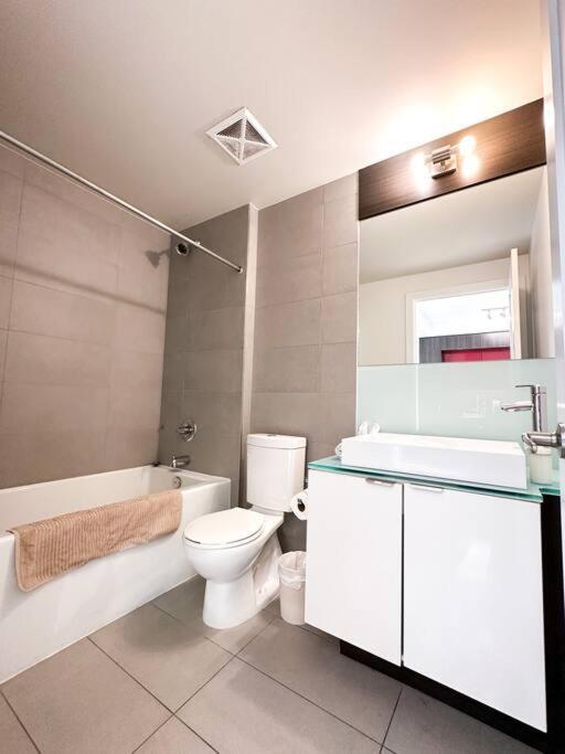 Elegant Suites - City Views, Lake View, Free Parking Toronto Zewnętrze zdjęcie