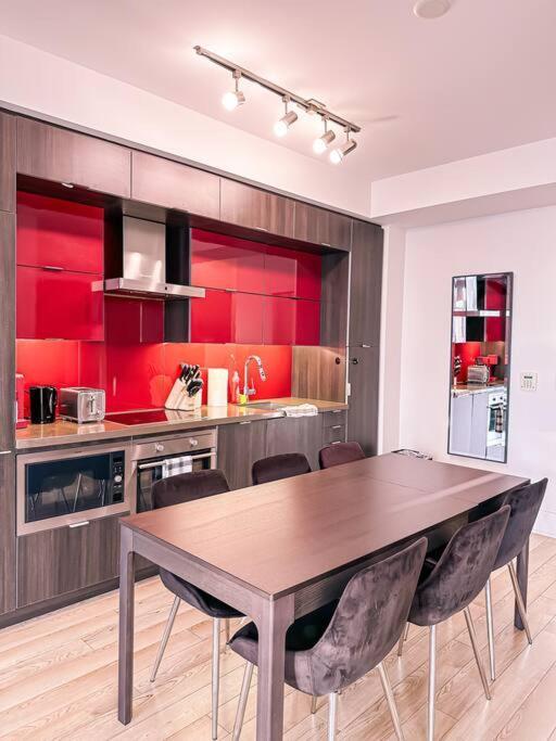 Elegant Suites - City Views, Lake View, Free Parking Toronto Zewnętrze zdjęcie